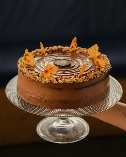 Hazelnut Crunch chocolate cake -  كيكه كامله التشوكليت و البندق المقرمش
